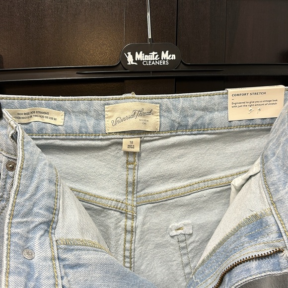 NWT Universal Thread High Rise 90s Straight Distressed Jeans Size 18 - Picture 5 of 8